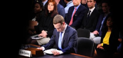 Facebook è stata multata per 566 mila euro per lo scandalo Cambridge Analytica