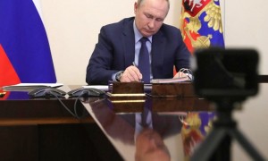 Putin firma la legge sul pagamento in rubli per i &quot;Paesi ostili&quot;  