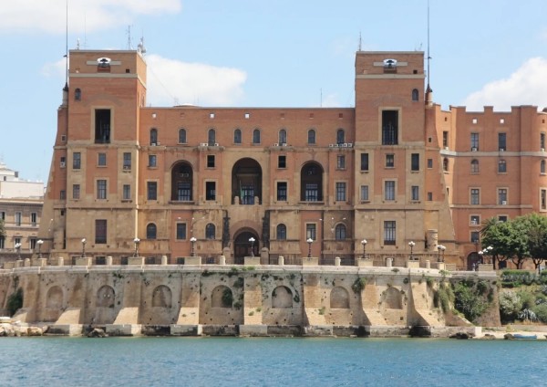 Il Palazzo del Governo di Taranto