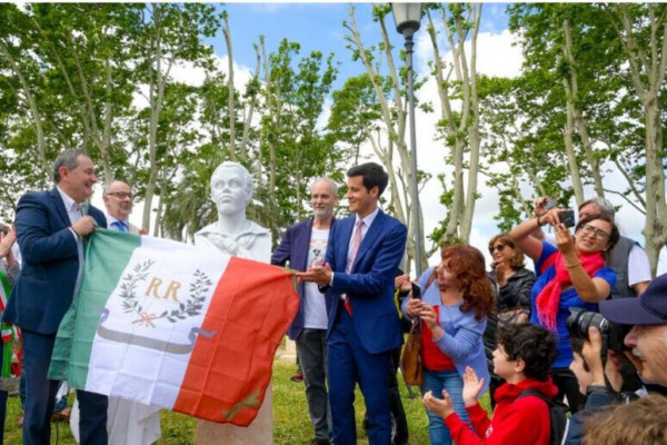 El descubrimiento del busto qu recuerda a Andrés Aguiar, el ex esclavo uruguayo que lucho junto a Garibaldi.