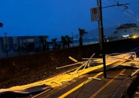 Maltempo in Liguria, binari invasi da detriti al Albenga