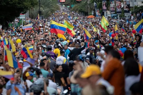 Elezioni Venezuela, Maduro e l&#039;opposizione Edmundo González  chiudono la campagna