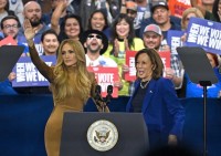 Jennifer Lopez e Kamala Harris